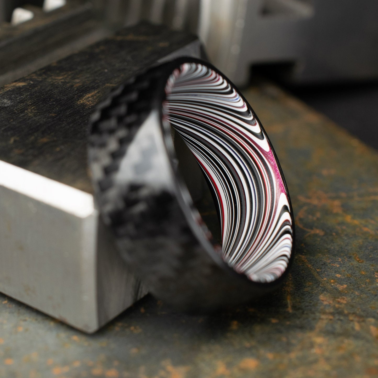 1k Twill Carbon Fiber Ring Lined With Tilted Fordite. Gloss Finish Carbon Fiber