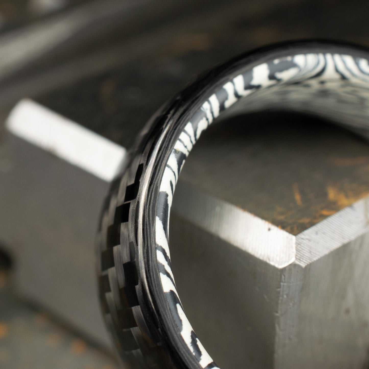 1k Twill Carbon Fiber Ring Lined With Tuxedo Mosaic Spectrum Damascus