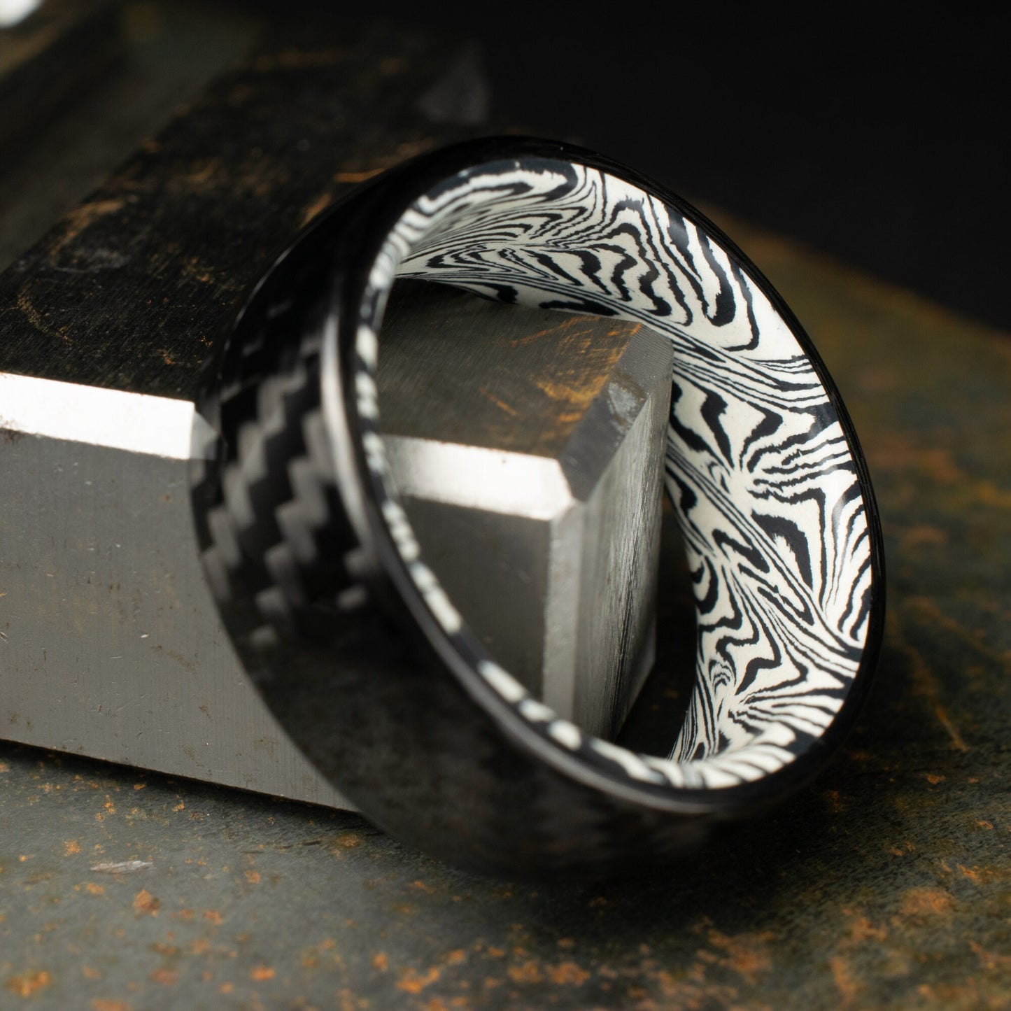 1k Twill Carbon Fiber Ring Lined With Tuxedo Mosaic Spectrum Damascus