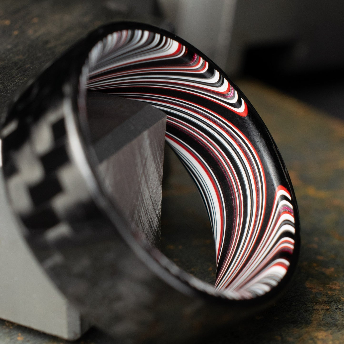 3k Twill Carbon Fiber Ring Lined With Tilted Fordite. Gloss Finish Carbon Fiber