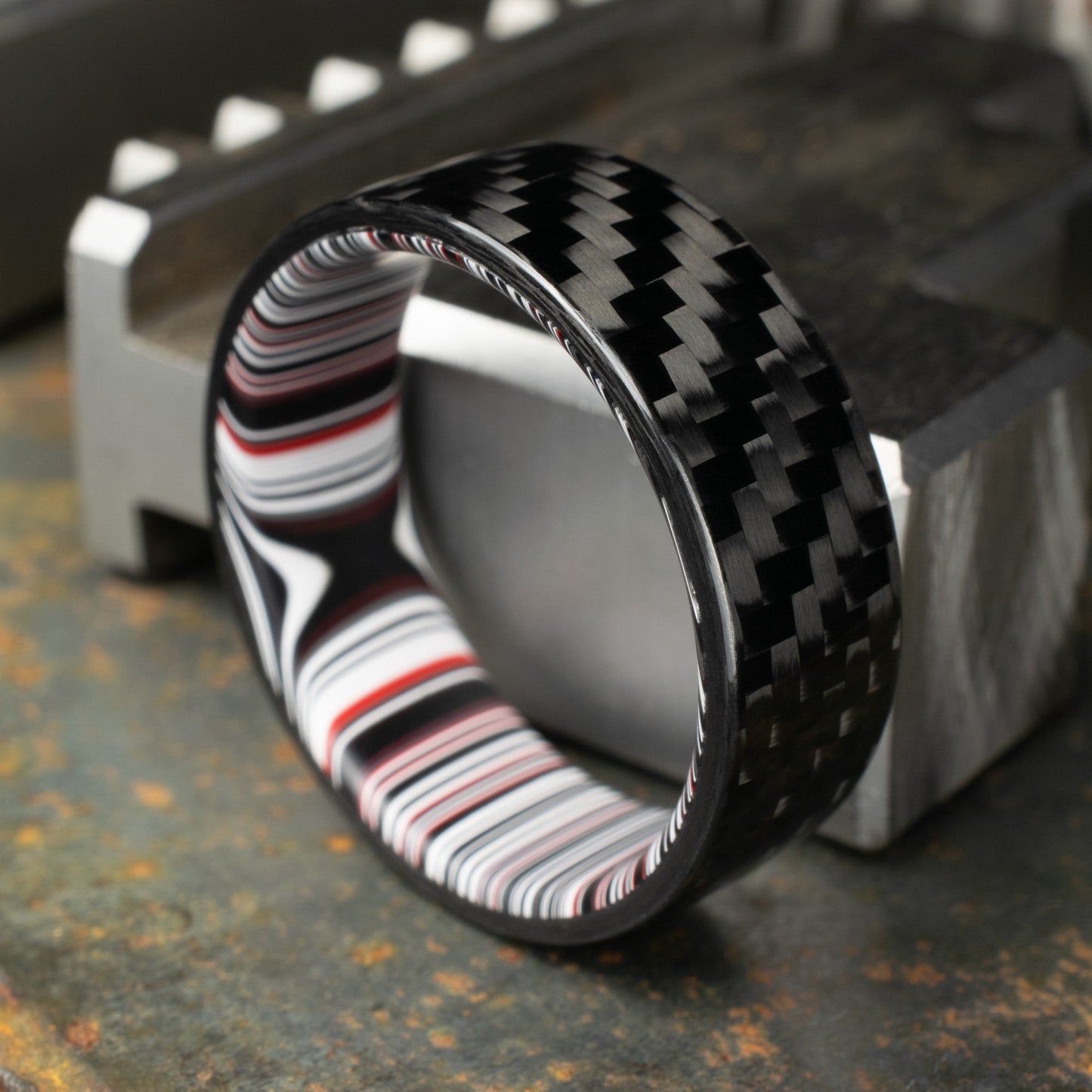 1k Twill Carbon Fiber Ring Lined With Crosscut Fordite. Gloss Finish Carbon Fiber