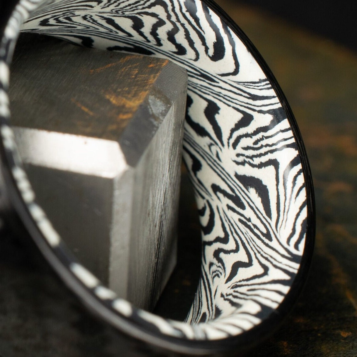 1k Twill Carbon Fiber Ring Lined With Tuxedo Mosaic Spectrum Damascus