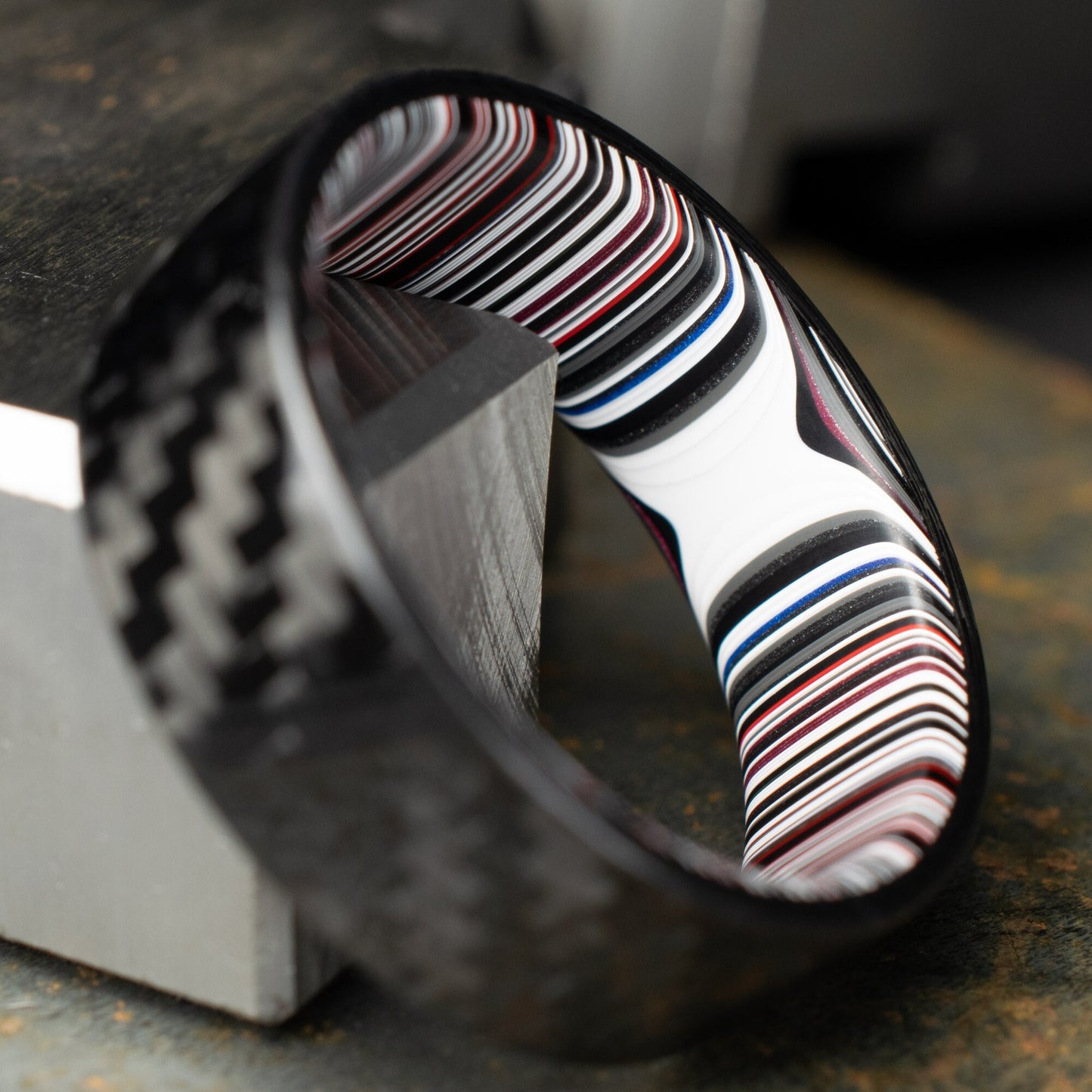 1k Twill Carbon Fiber Ring Lined With Crosscut Fordite. Gloss Finish Carbon Fiber