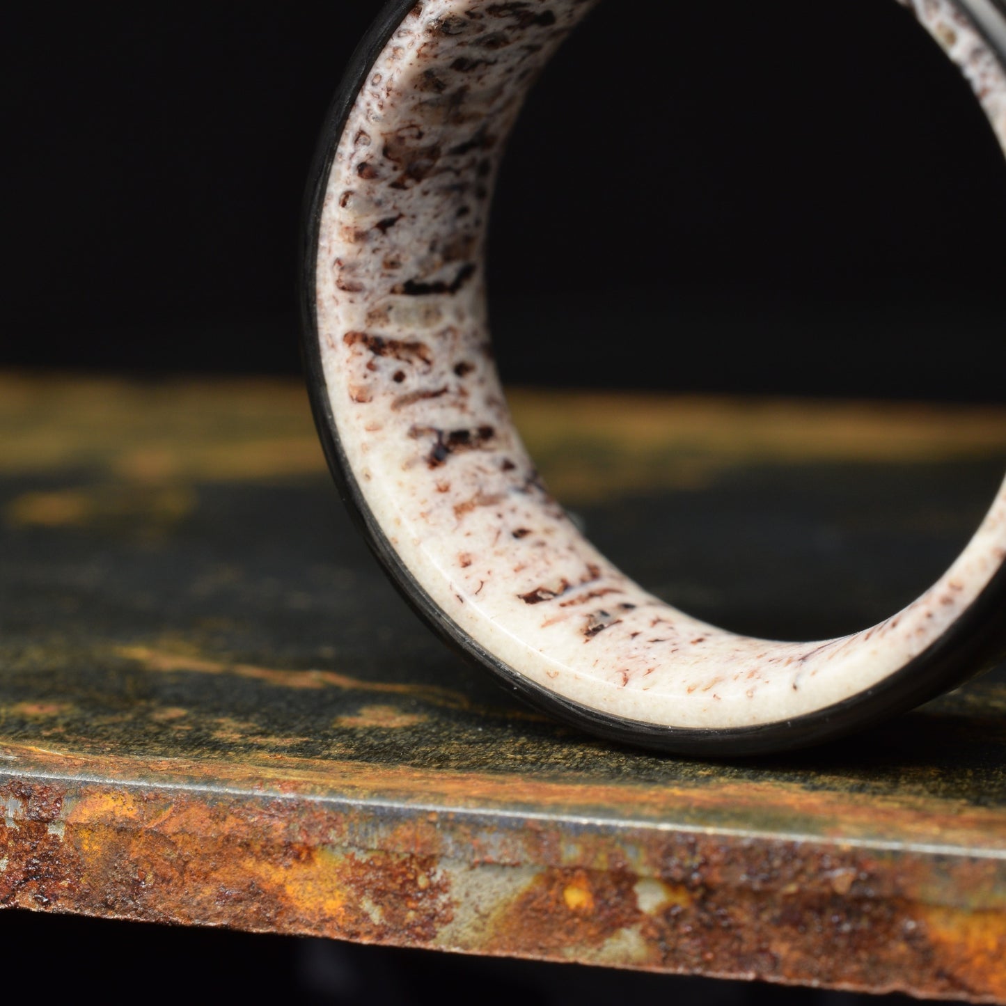 Tinesmith - Matte 3k Twill Carbon Fiber Ring Lined With Deer Antler