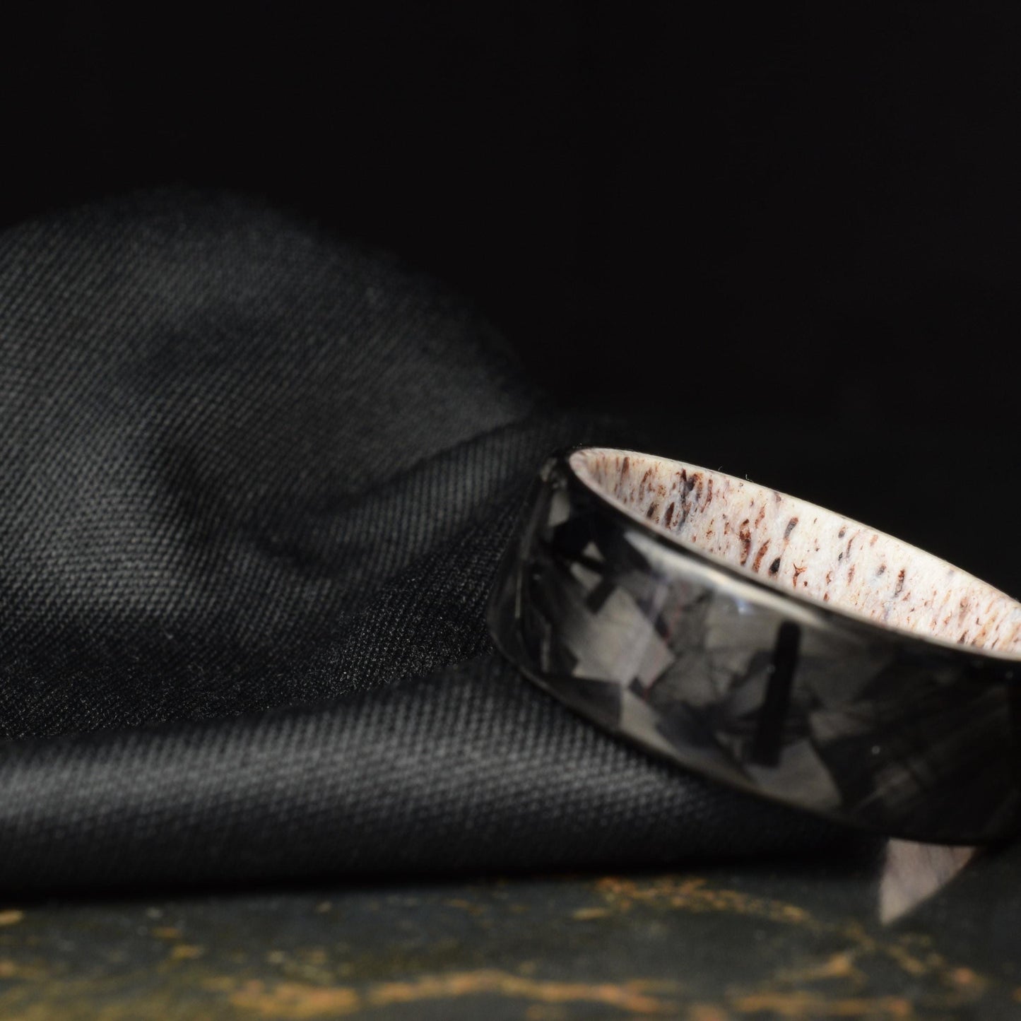 Polished Lg Chopped Carbon Fiber Wedding Band with Deer Antler Liner — Apex Hunter view 8