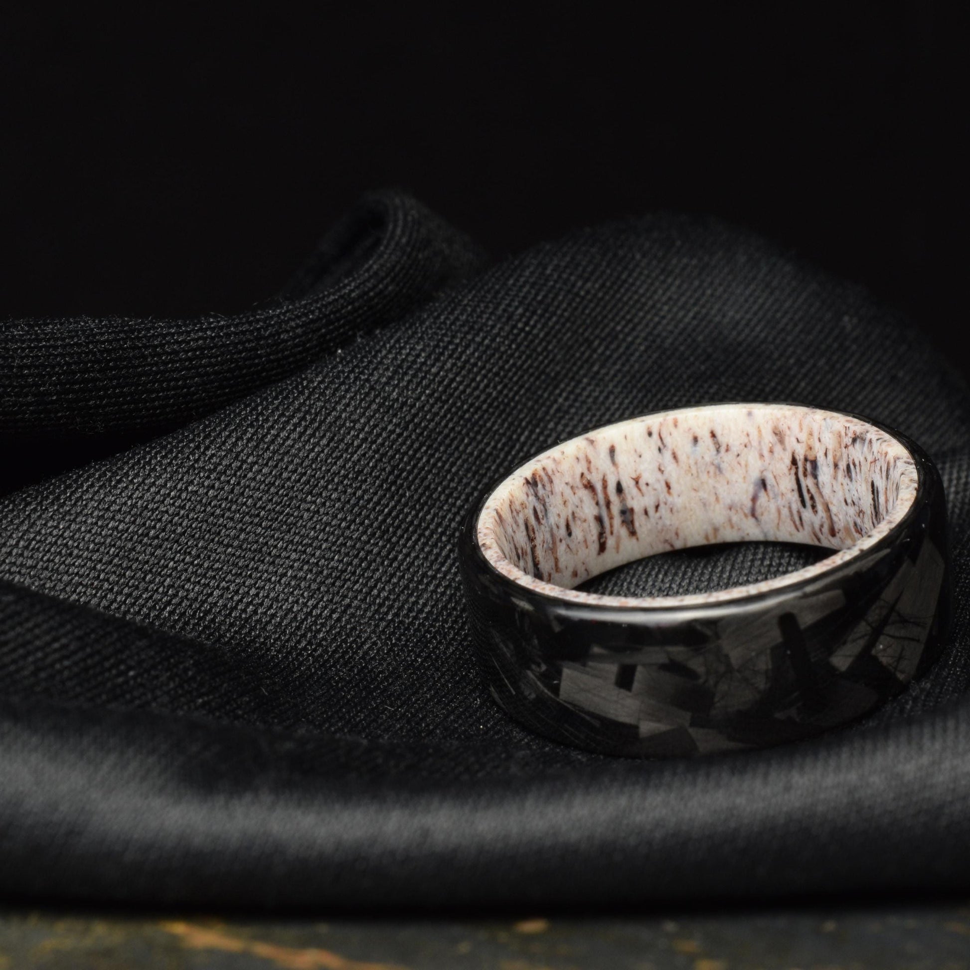 Polished Lg Chopped Carbon Fiber Wedding Band with Deer Antler Liner — Apex Hunter view 7
